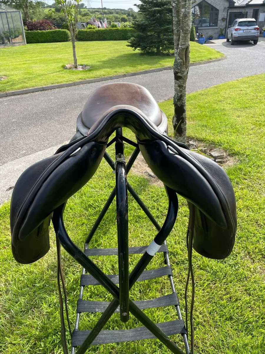 17.5 inch Childeric monoflap saddle - Image 4