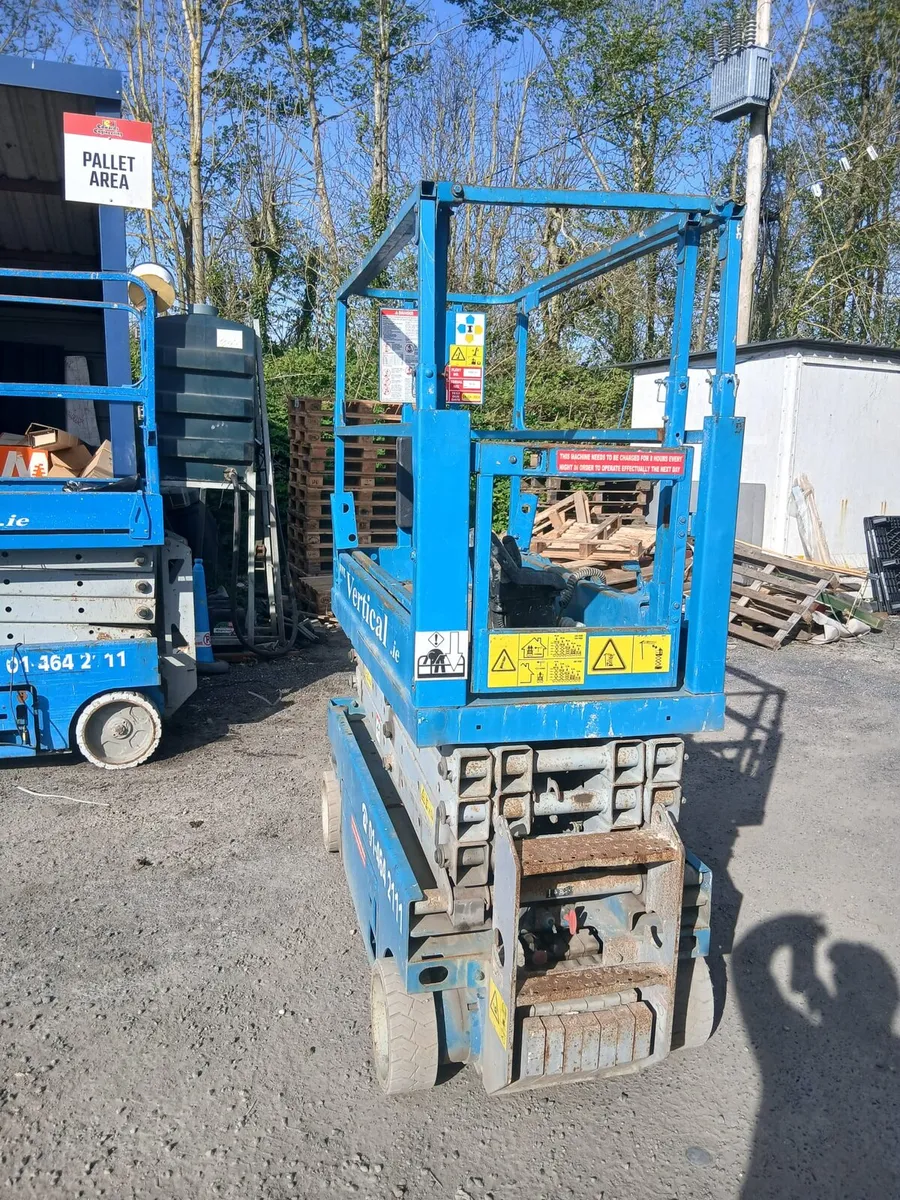 Electric scissors lift - Image 3