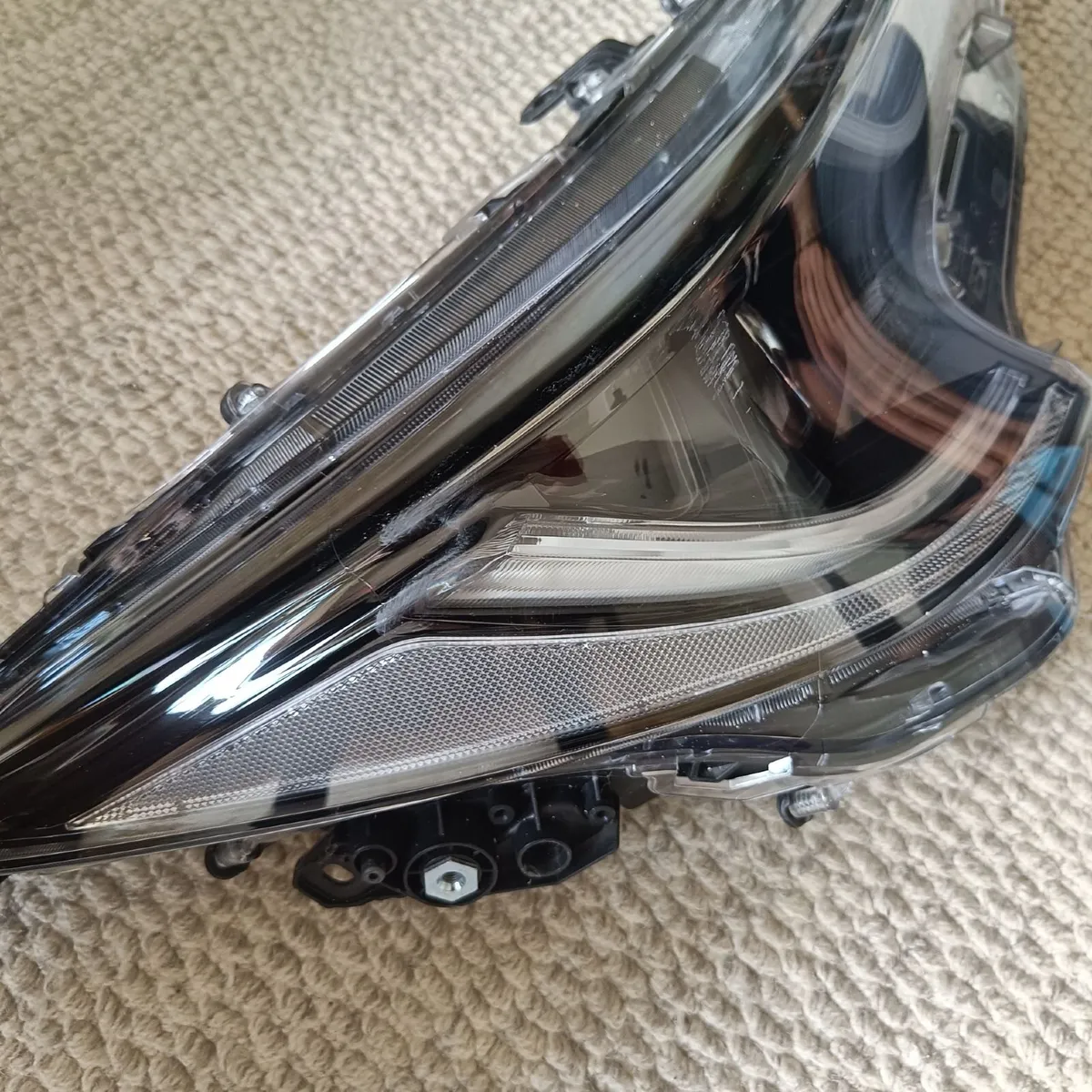 Right Headlight (LED) – Toyota Corolla 2021 - Image 4
