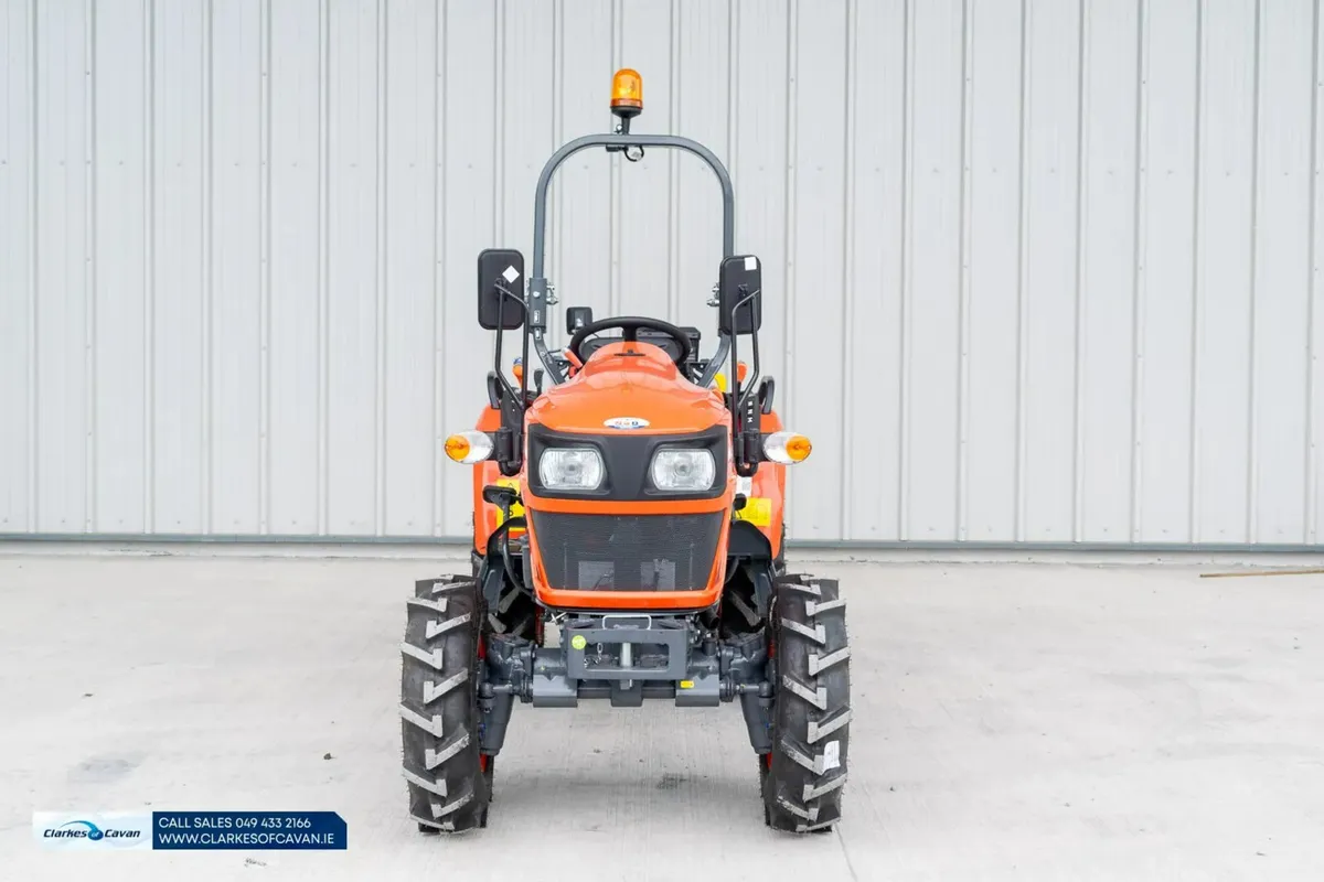 Kubota EK1-261 Compact Tractor - Image 2