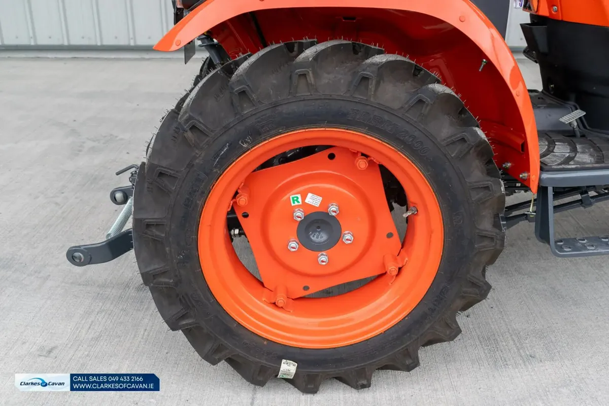 Kubota EK1-261 Compact Tractor - Image 4