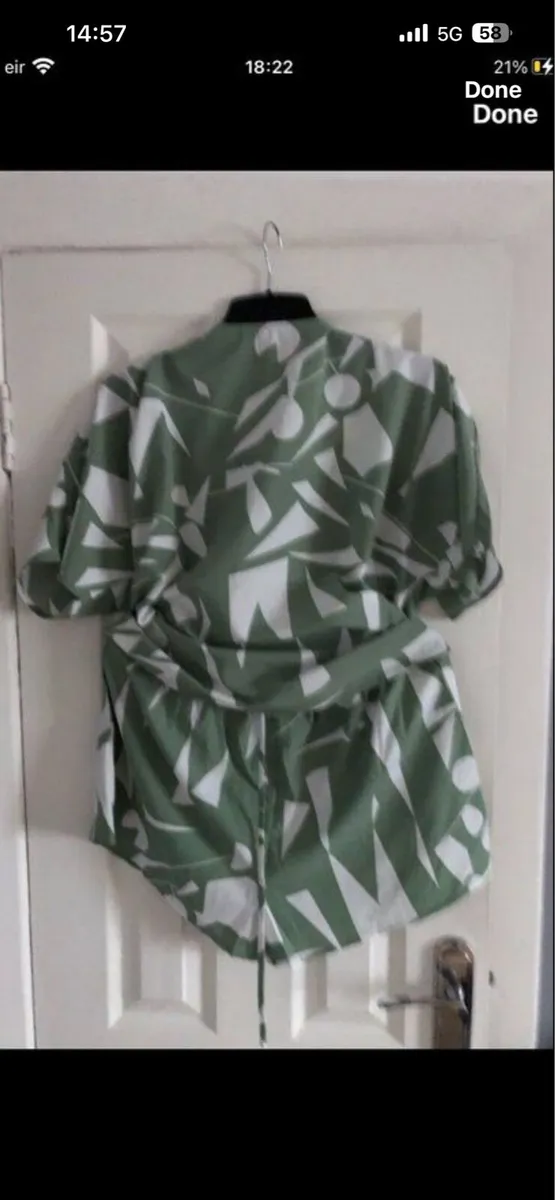 Ladies stunning top and shorts size L €10 - Image 1