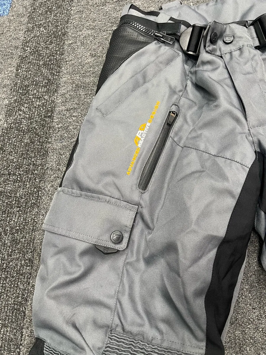 Akito Desert MotorCycle Pants - Image 3