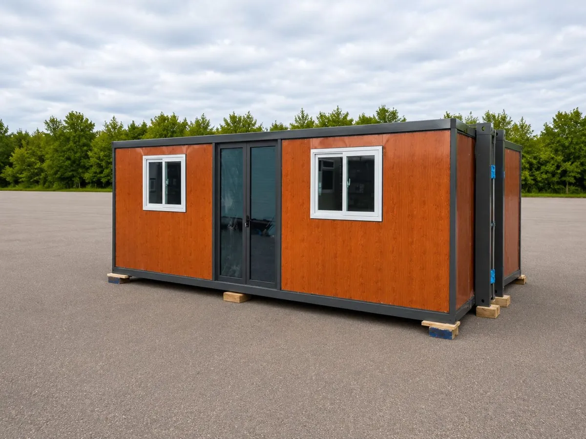 Expandable Container Office/Salon/Storage - Image 1
