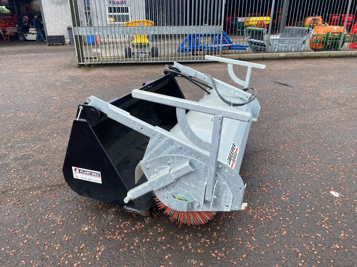 Plant Mec 2m Bucket & Brush - Image 4