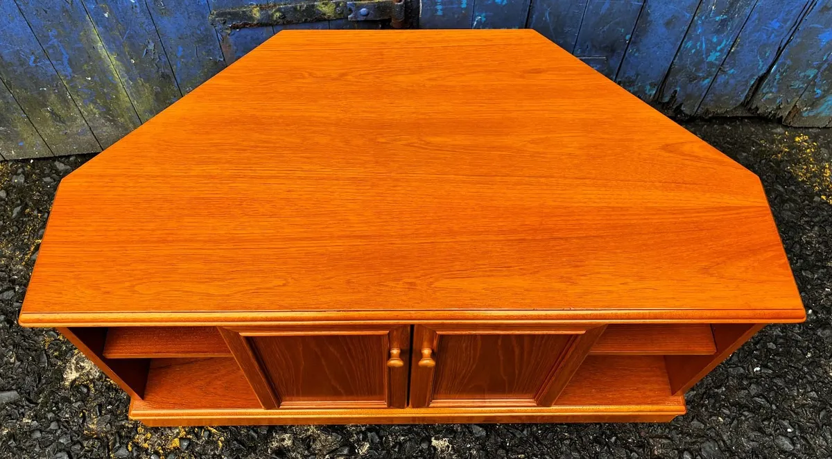 Stag Furniture - TV Cabinet - Image 3