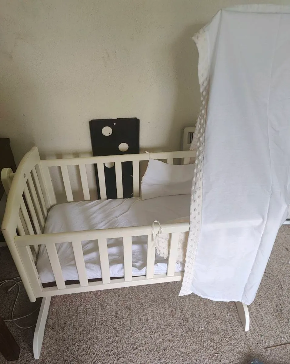 Crib - Image 2