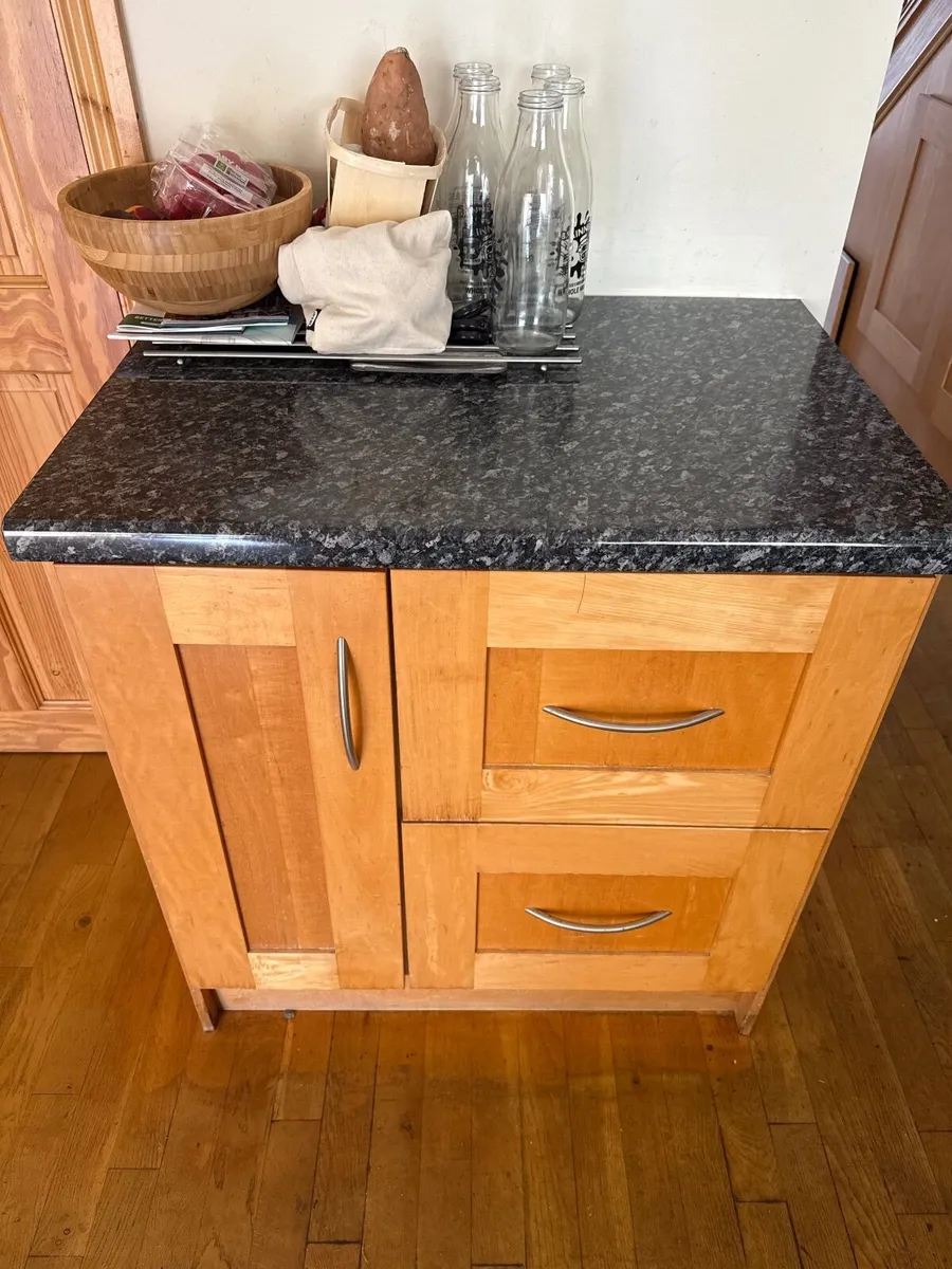 Kitchen cabinet