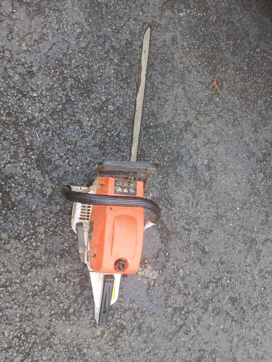 Chain saw. - Image 1