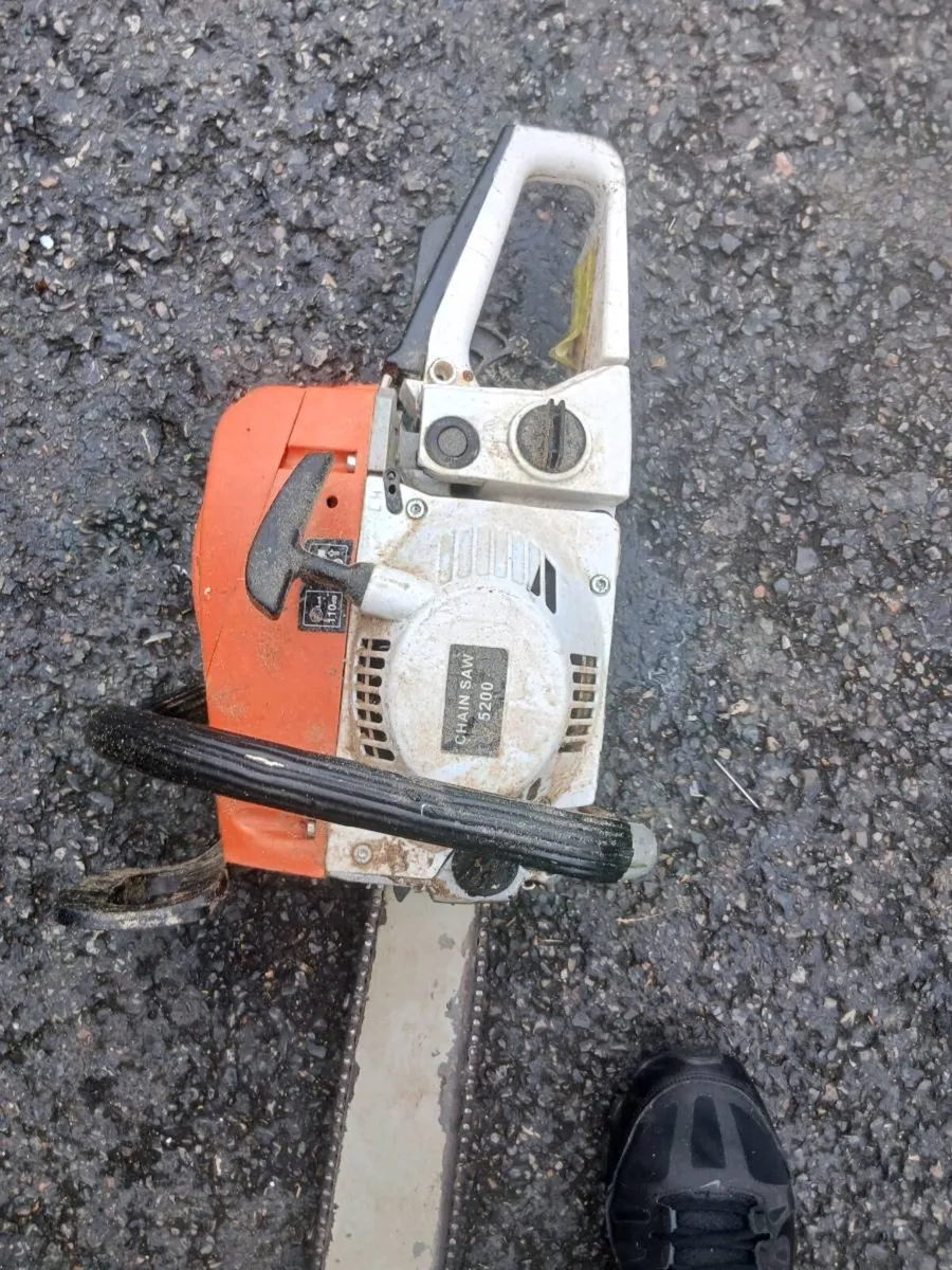 Chain saw. - Image 2