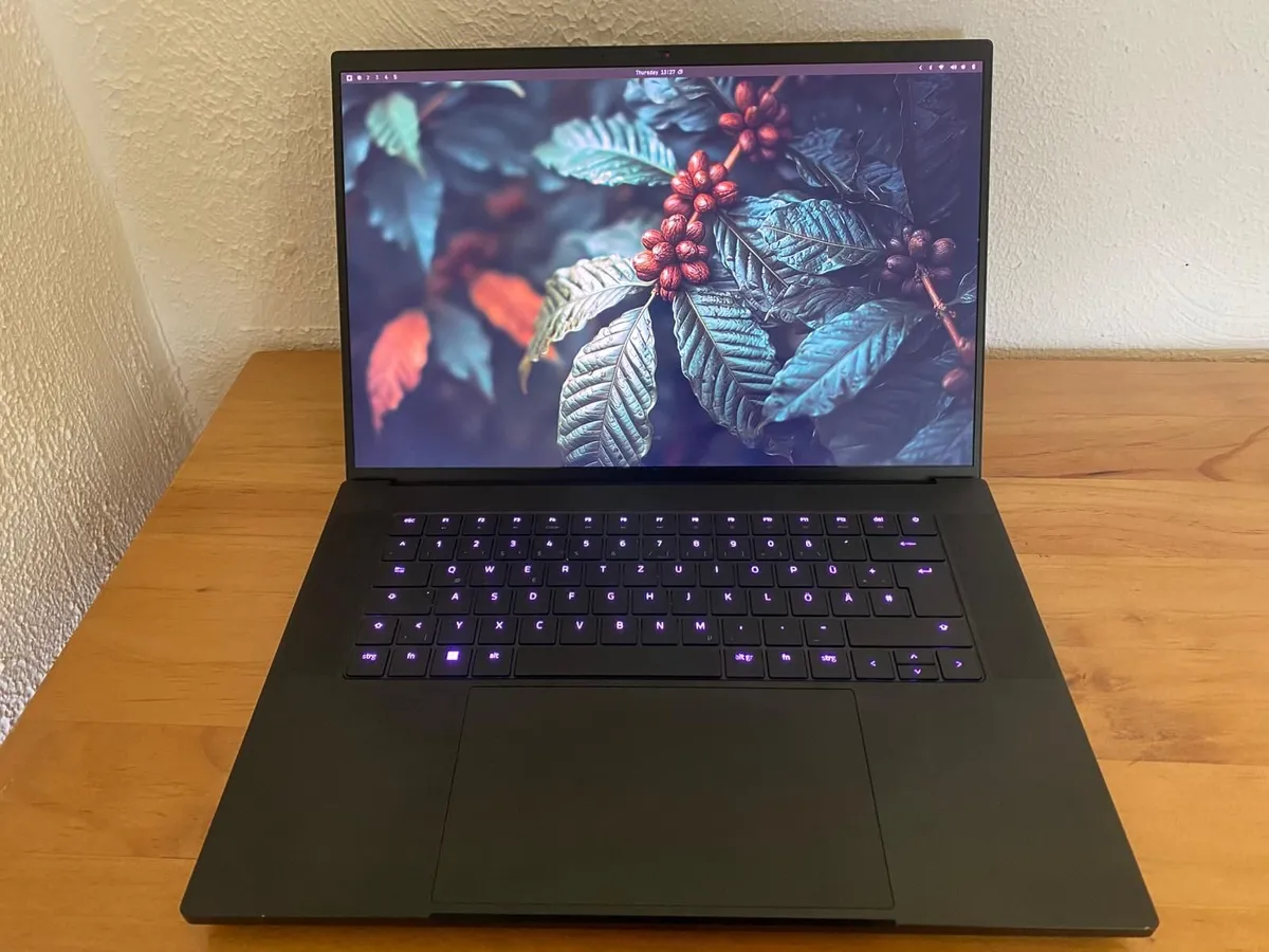 Razer Blade 16 i9-14900HX RTX 4070 16GB - Image 1