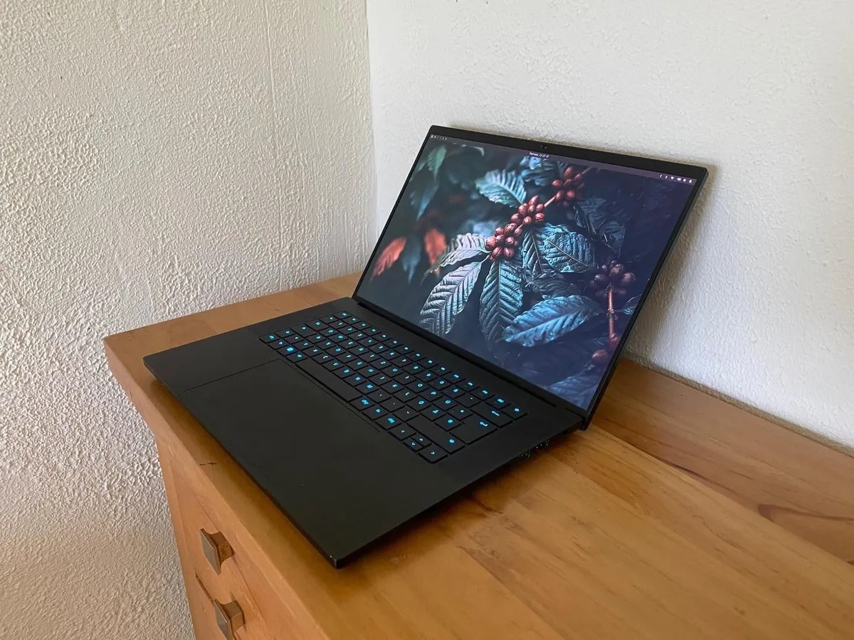 Razer Blade 16 i9-14900HX RTX 4070 16GB - Image 3