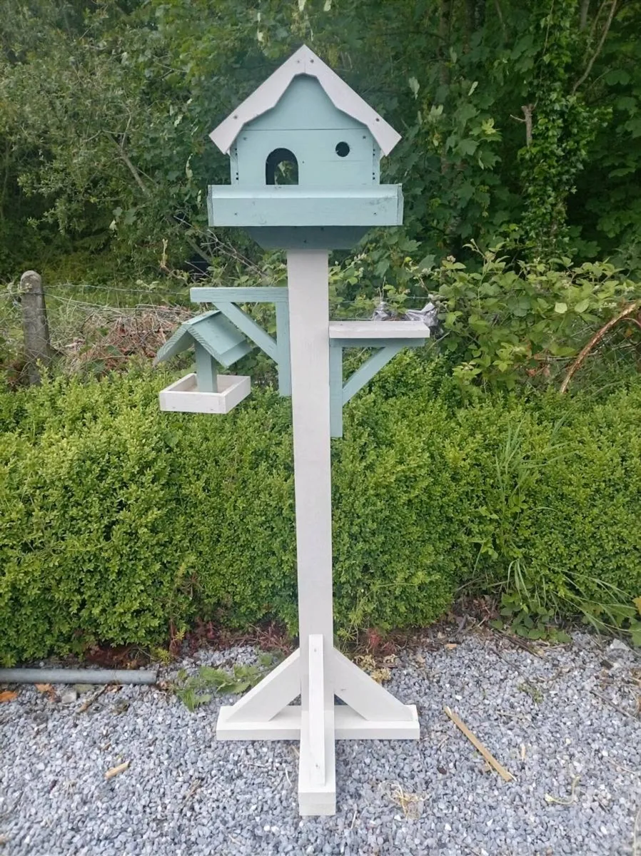 Bird feeder table - Image 1