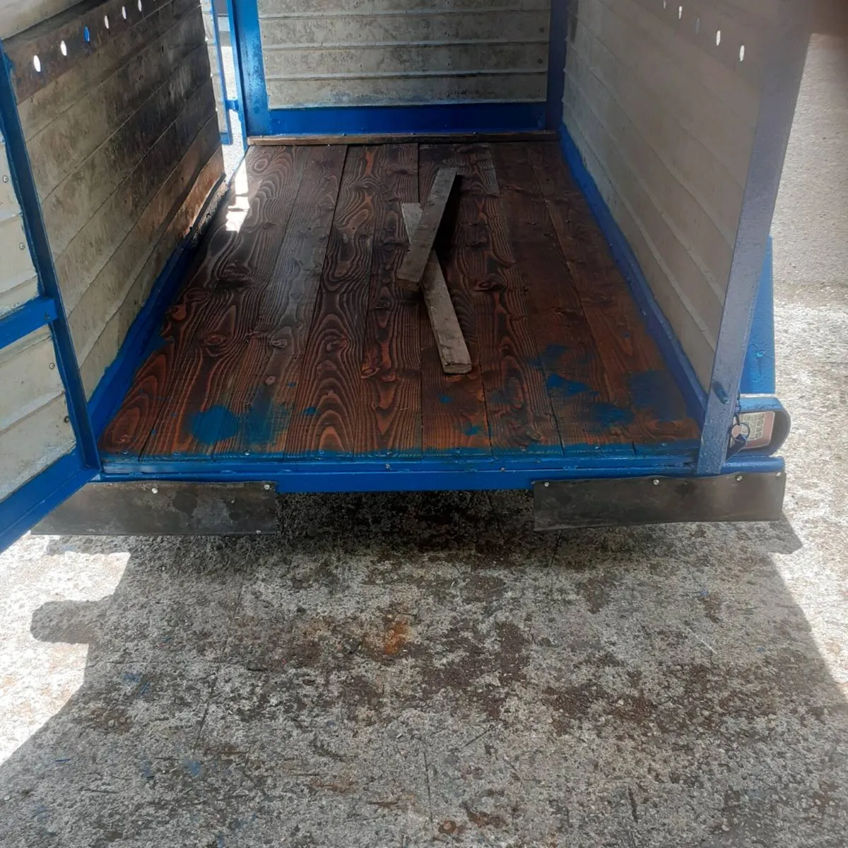 cow box - Image 1