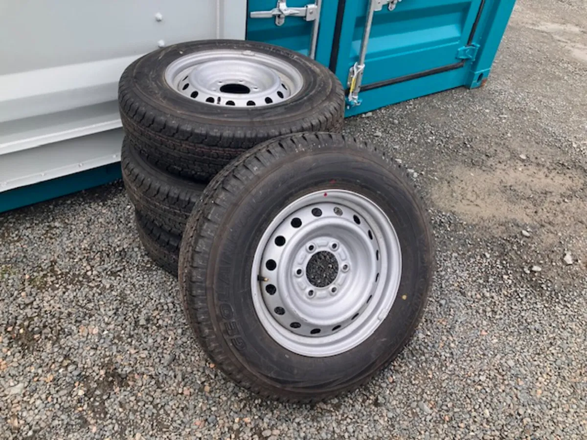 New Yokahama Tyres 205/R16C **Online Auction** - Image 3
