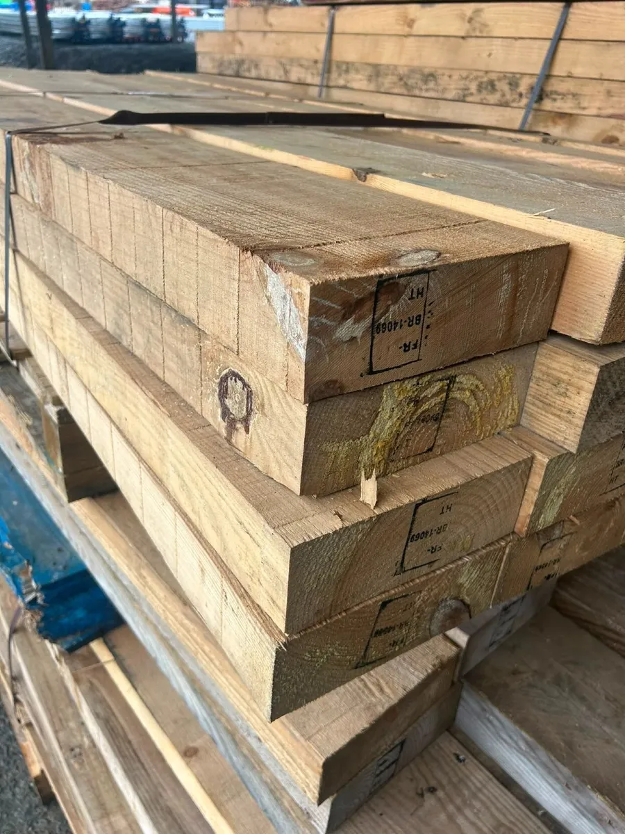 Bundle of 12 timber planks - Image 2