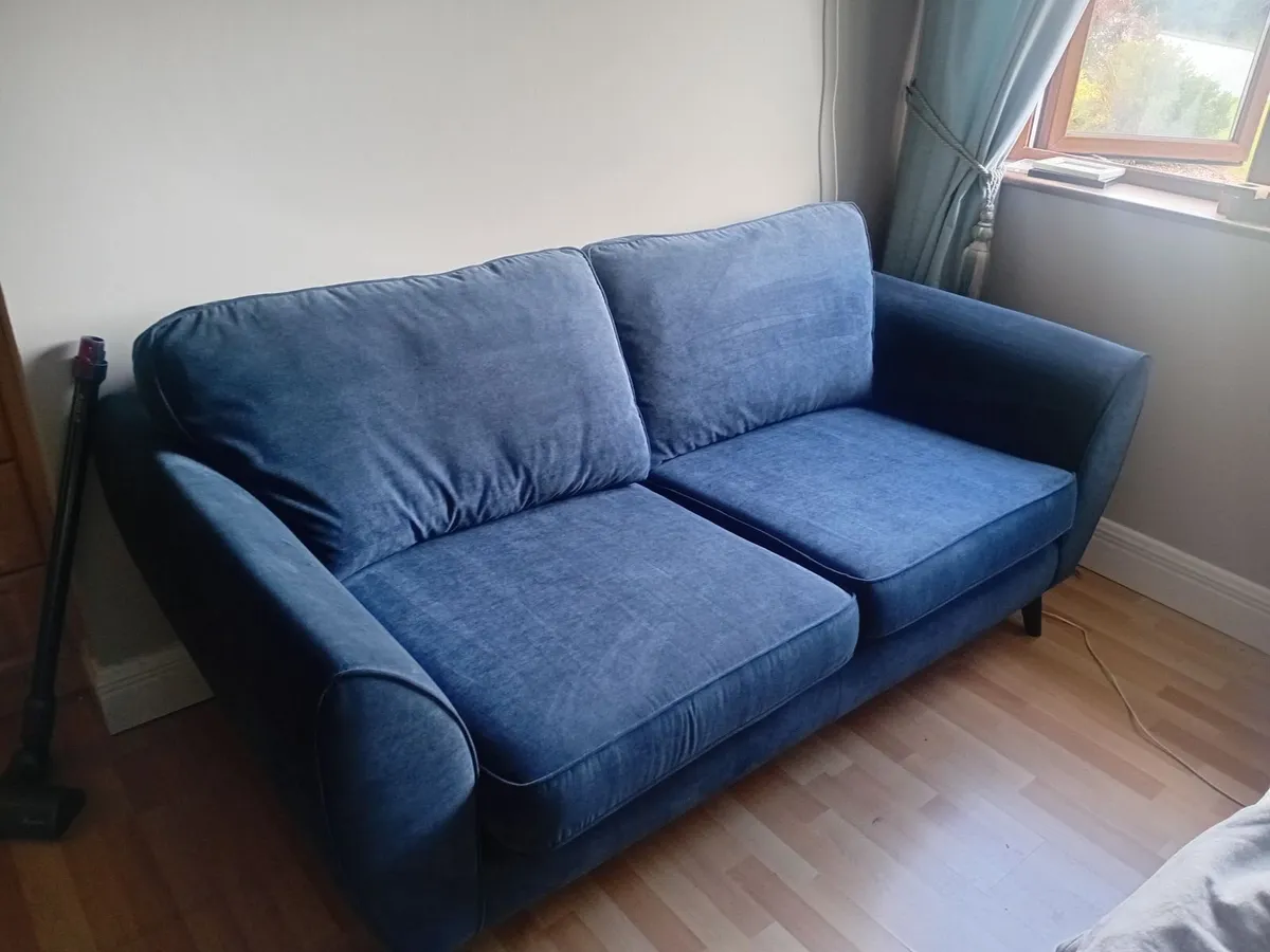 Couch - Image 2