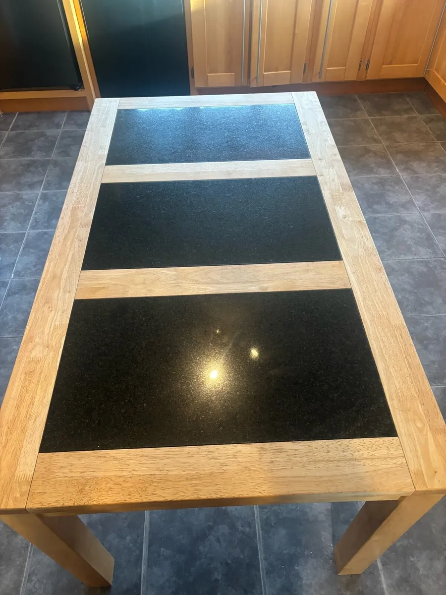 Table and 6 chairs - Image 1