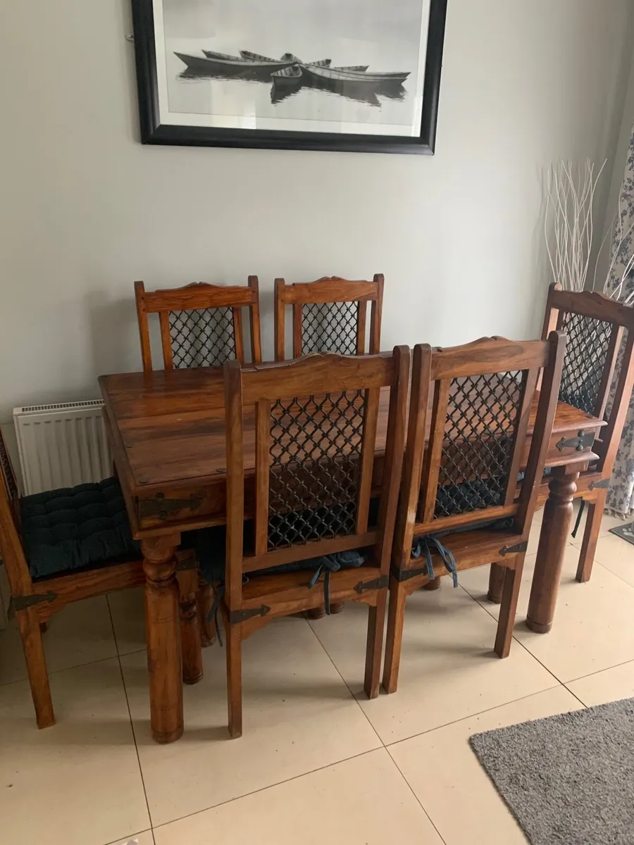 Table and Chairs - Image 2