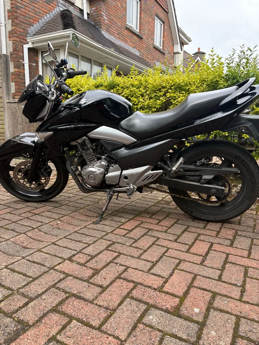 Suzuki GW 250 Inazuma 2014 - Image 1