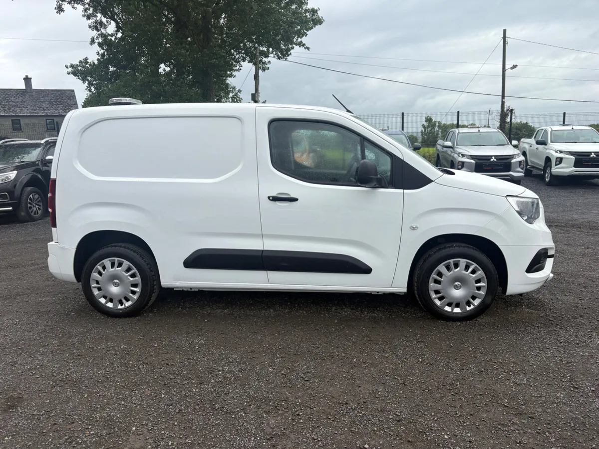 Vauxhall Combo Sport - Image 4