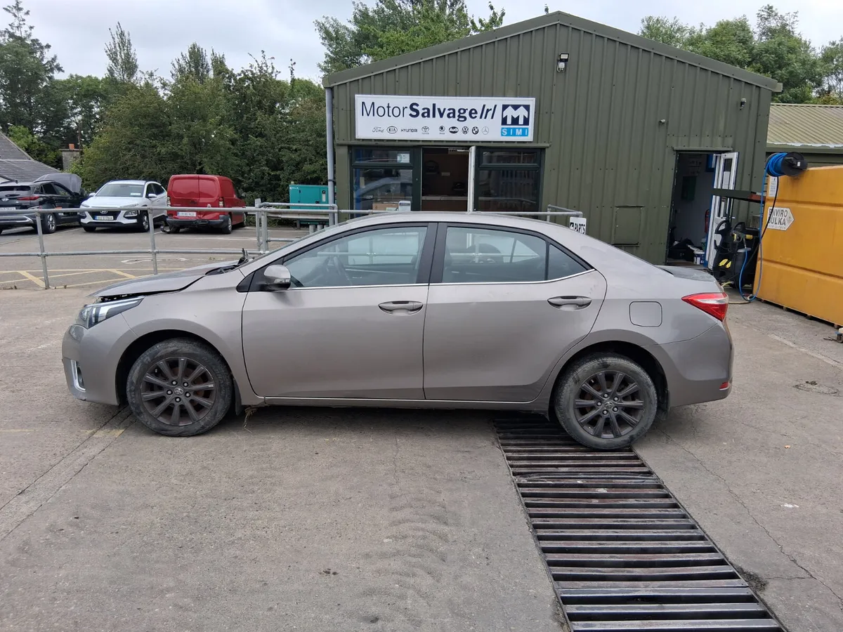 2015 TOYOTA COROLLA (for parts only) - Image 1