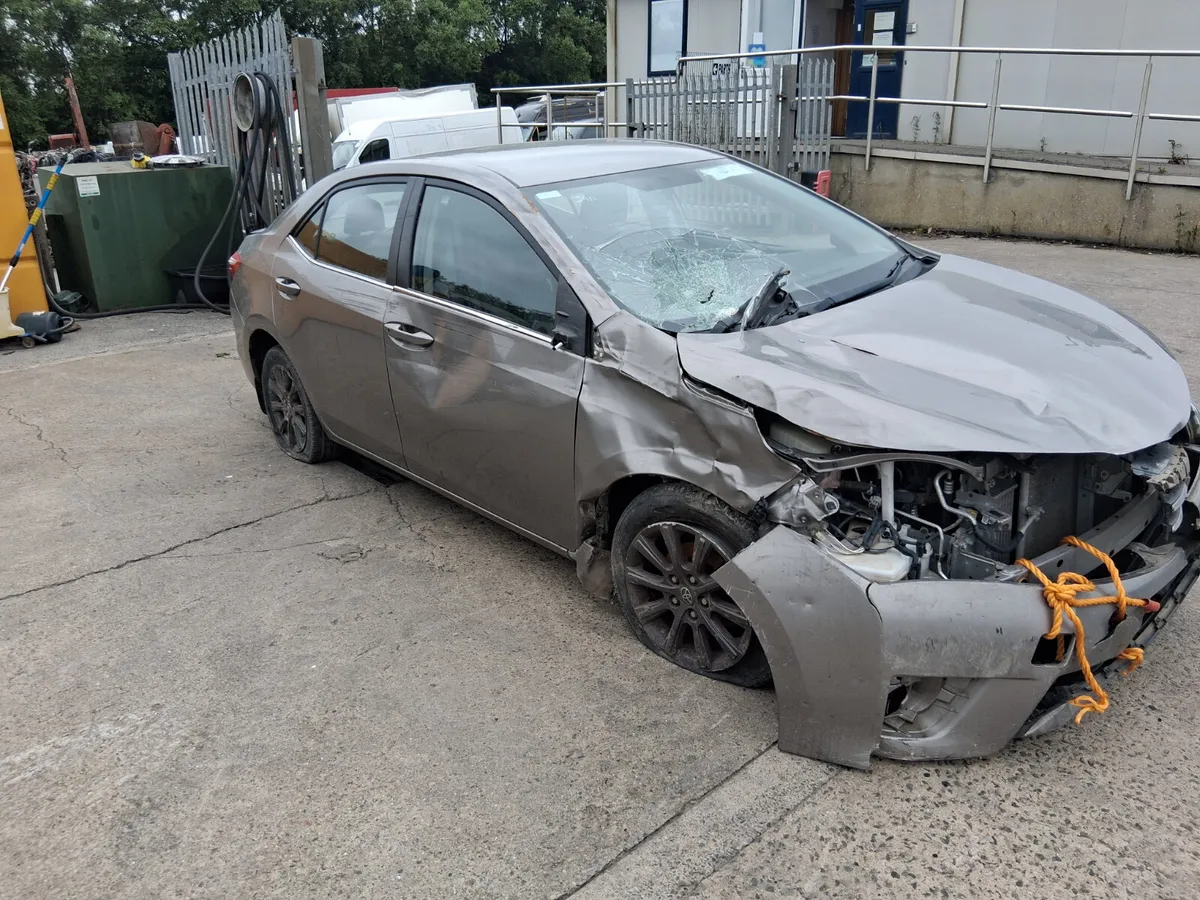 2015 TOYOTA COROLLA (for parts only) - Image 4