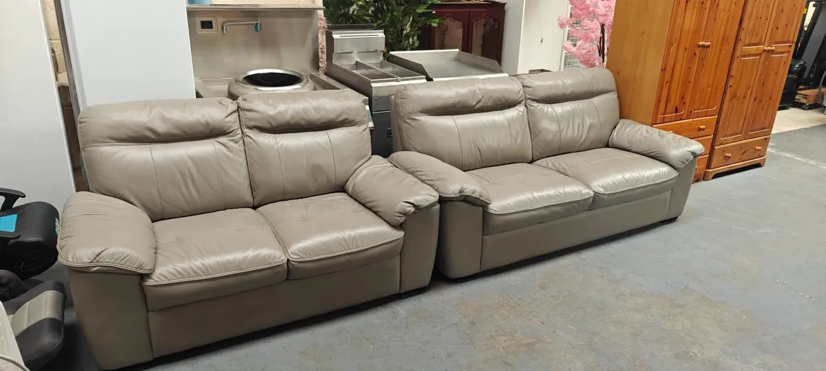 Real Leather 3+2 Suite - Image 1