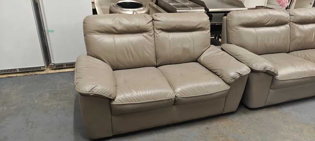 Real Leather 3+2 Suite - Image 2