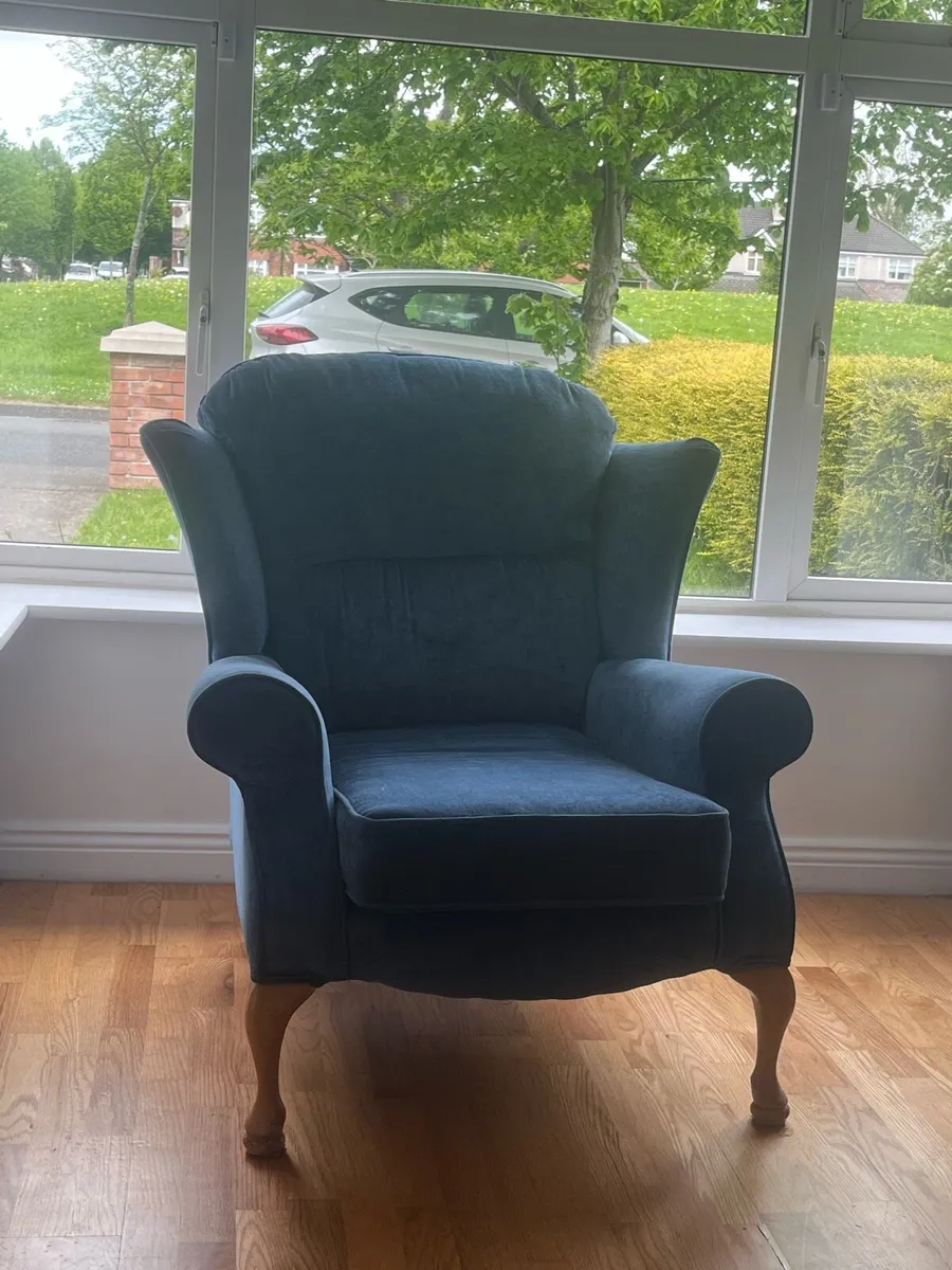 Vintage Wingback Armchair – Navy Blue Velvet