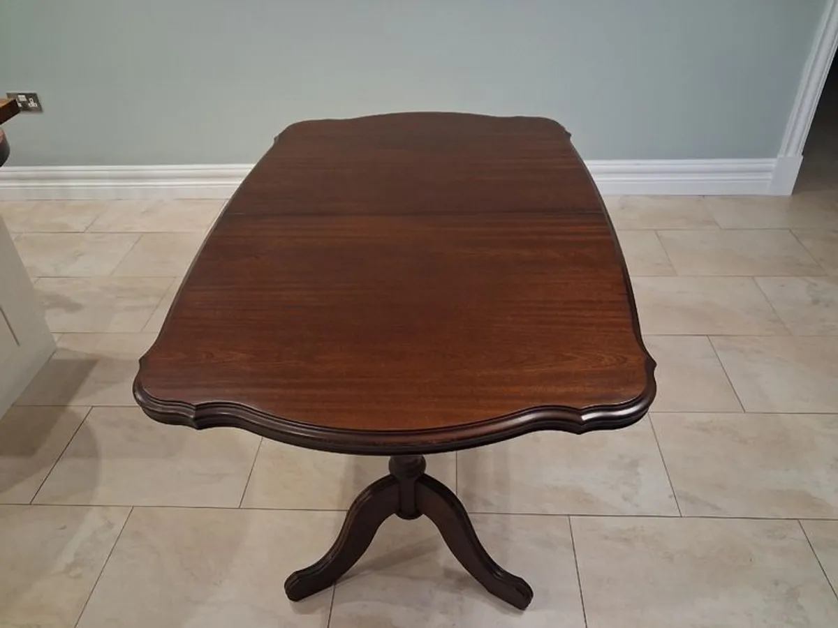 Dining table & Chairs - Image 1
