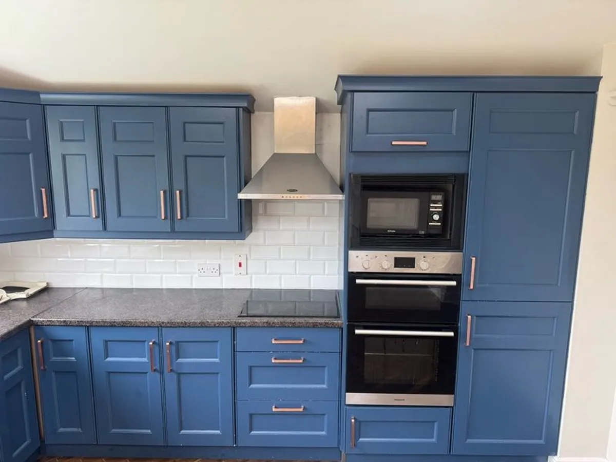 kitchen and Bar area - Image 1