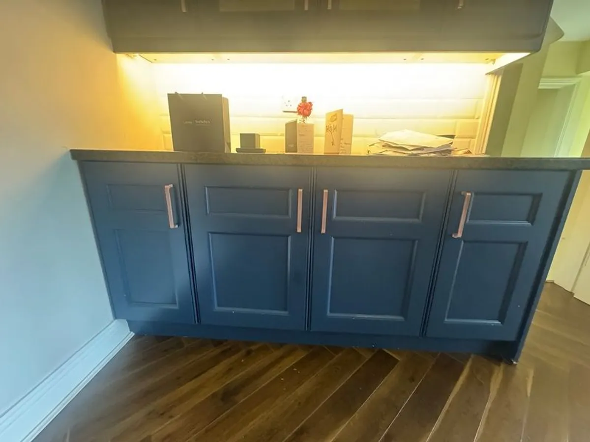 kitchen and Bar area - Image 3