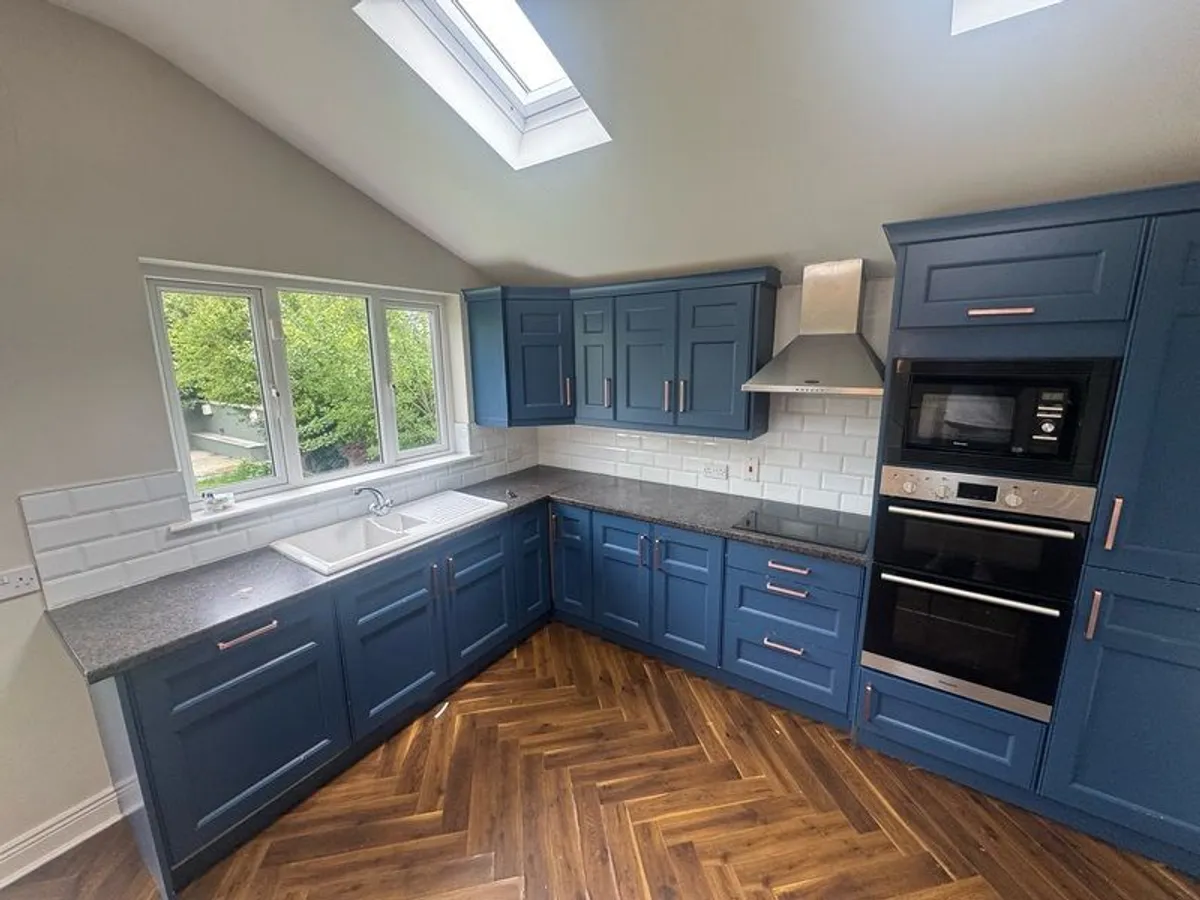 kitchen and Bar area - Image 4