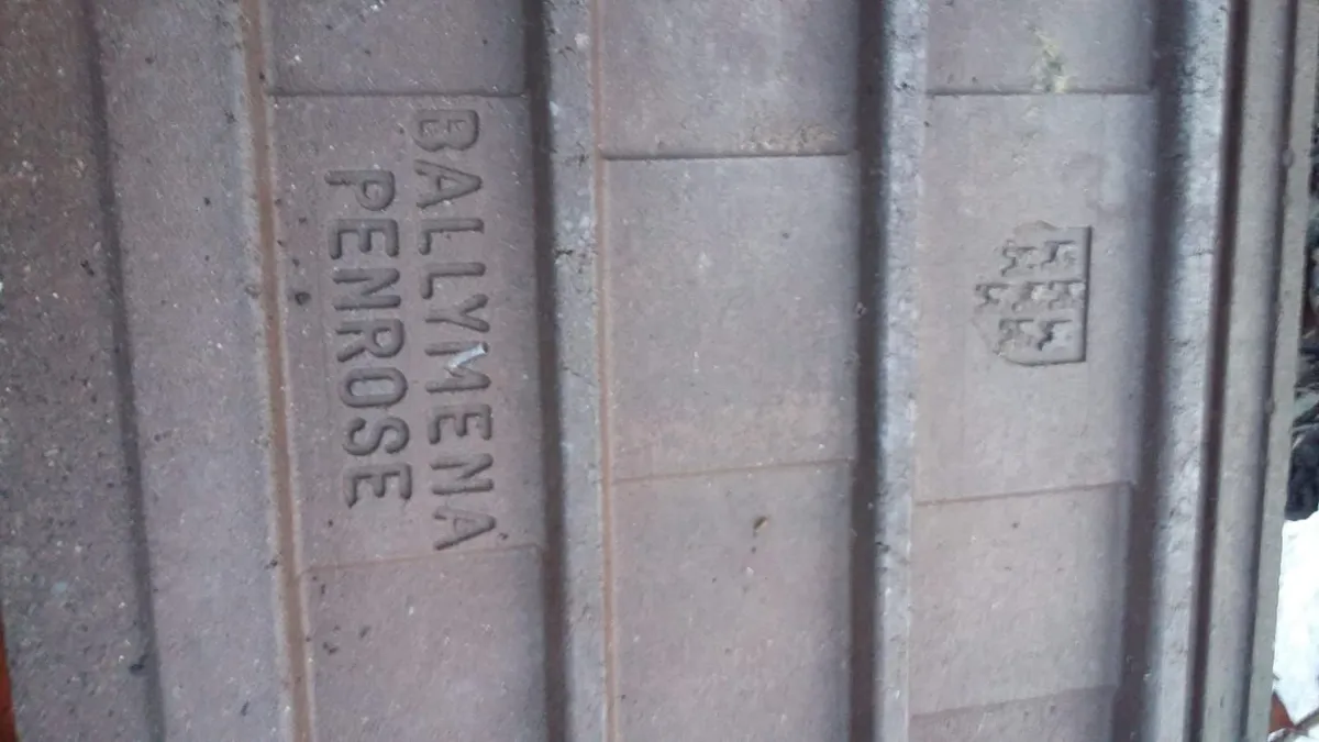 Bangor slates chimney pots floor ridge roof tiles - Image 4