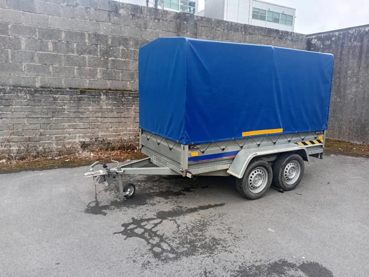 Closed in trailer - Image 2