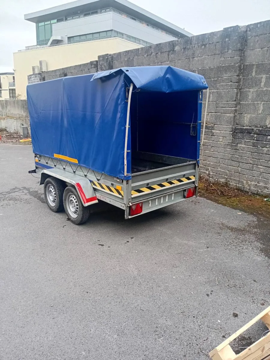Closed in trailer - Image 3