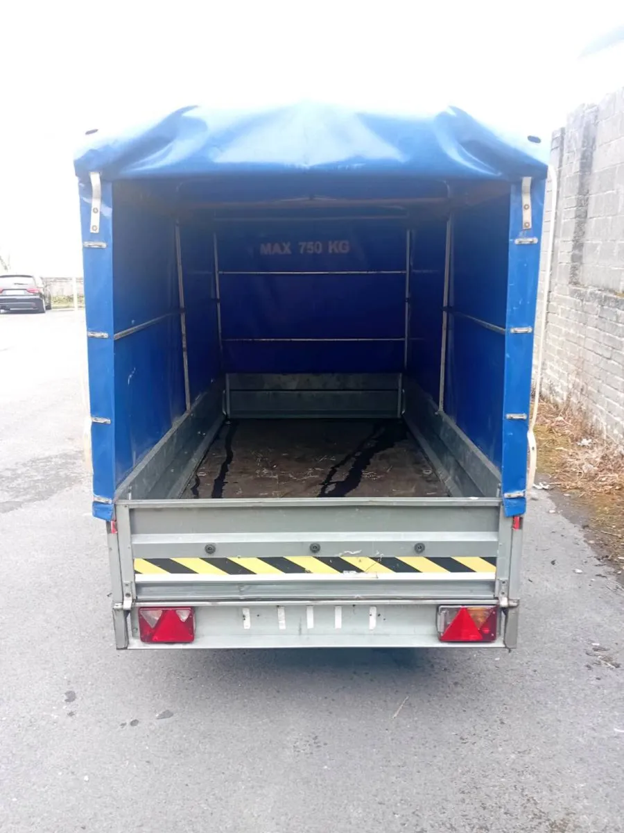 Closed in trailer - Image 4