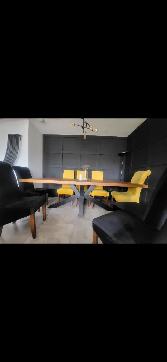 Dining table - Image 1