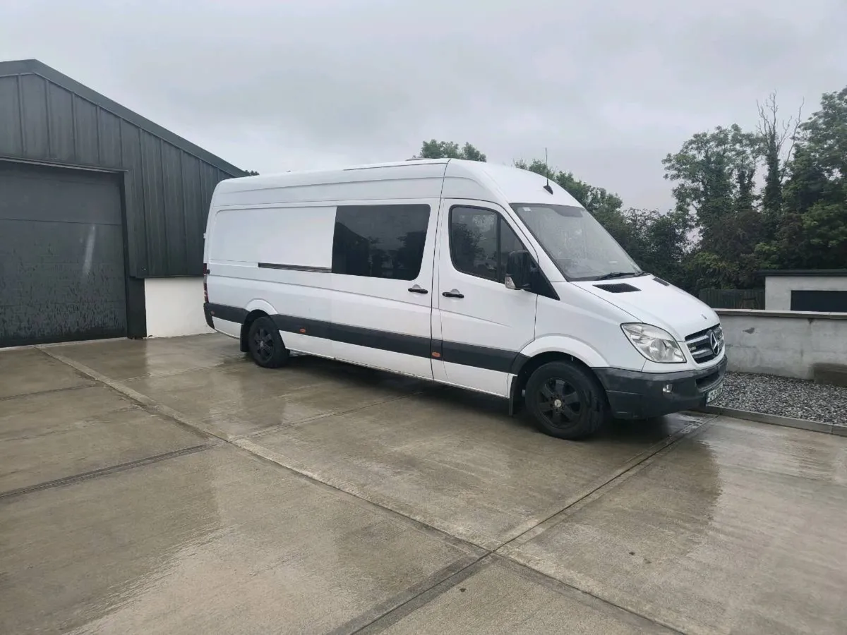 Camper van - Image 1