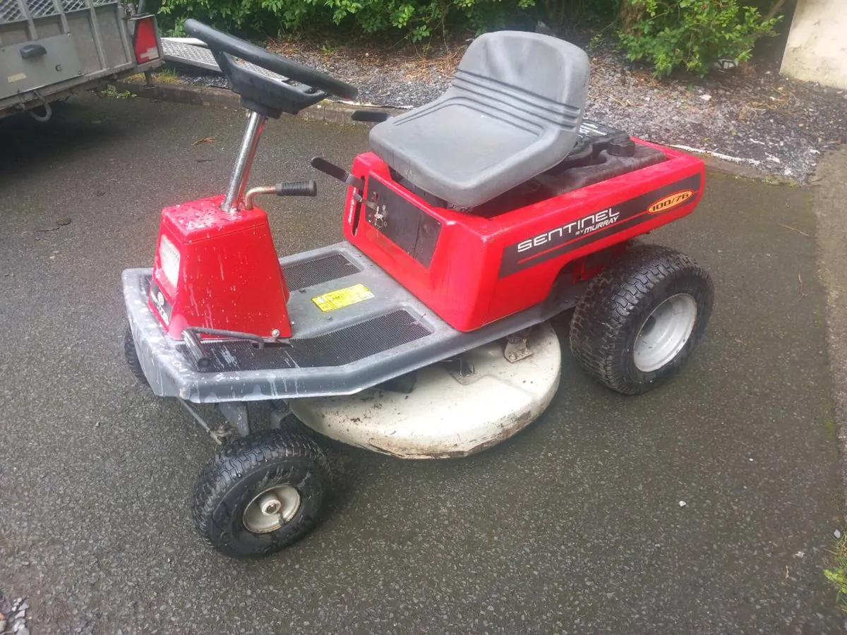 Ride on lawnmower - Image 1