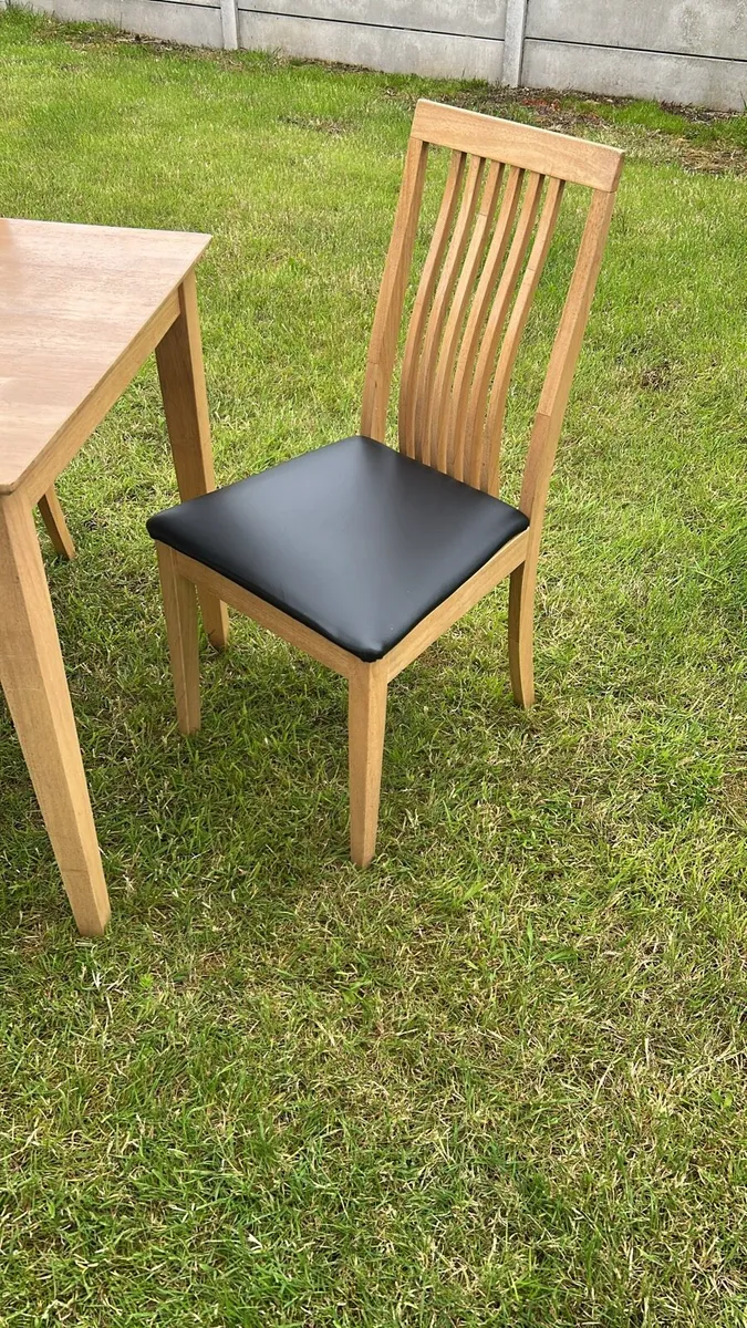 Table and 4 chairs - Image 2