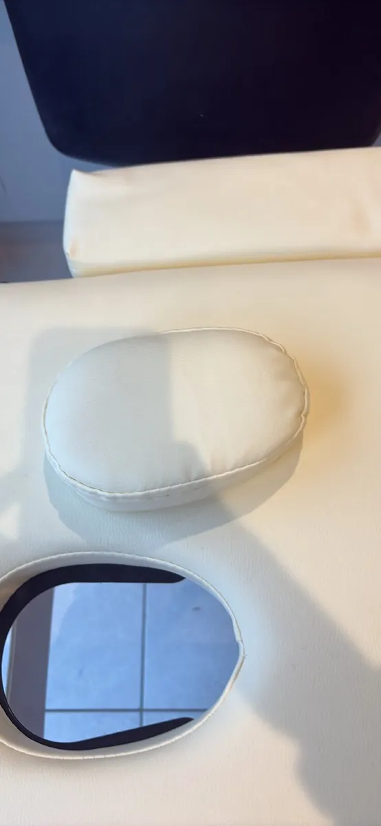 portable massage table/bed - Image 1