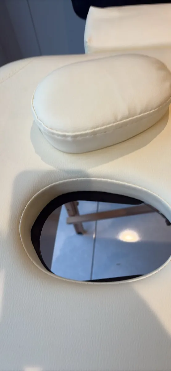 portable massage table/bed - Image 3