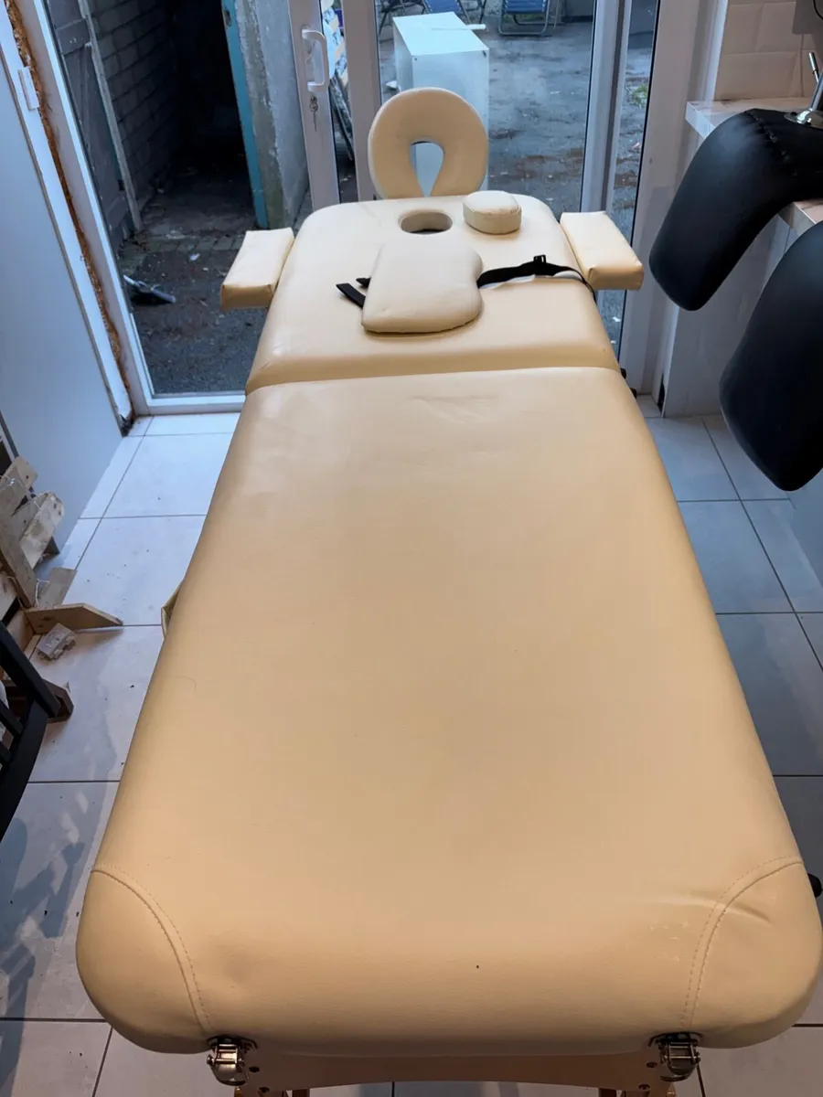 portable massage table/bed - Image 4