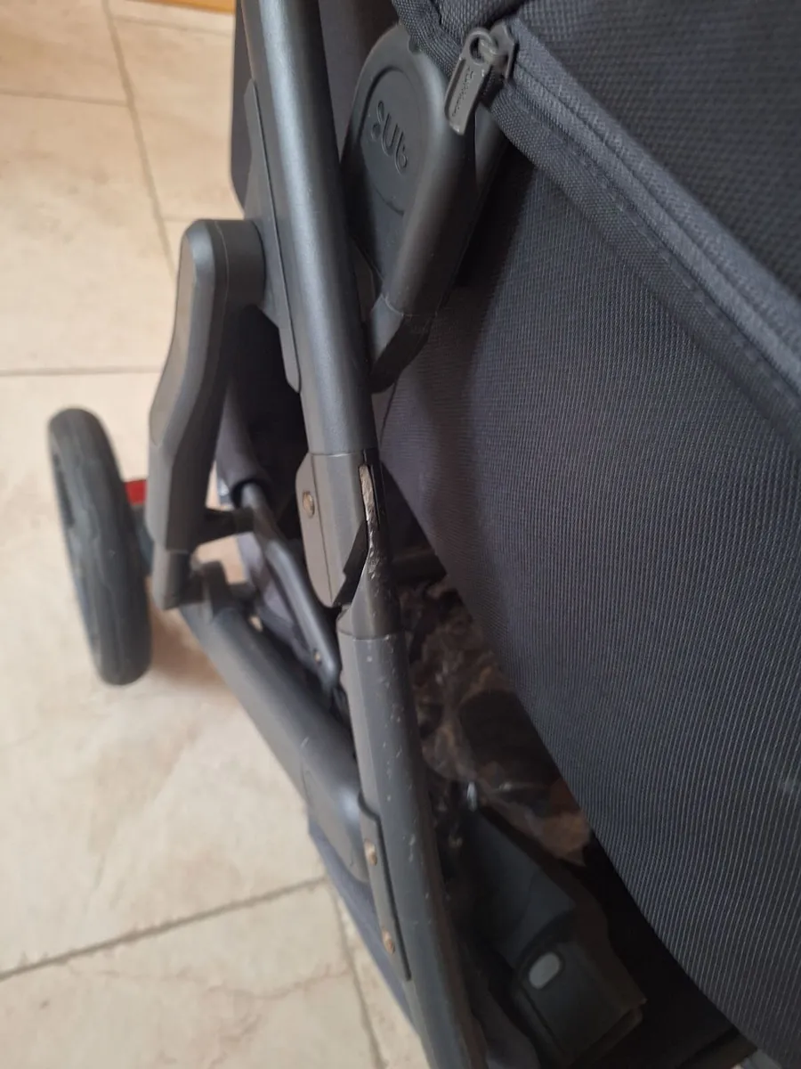 Uppababy Vista V2 Pushchair & Carrycot - Image 4