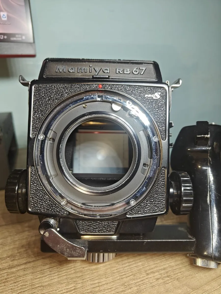 Mamiya rb67 with 2 lenses and 2 backs - Image 2