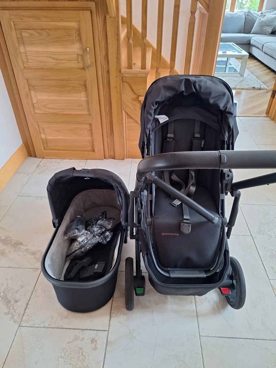 Uppababy Vista V2 Pushchair & Carrycot - Image 1