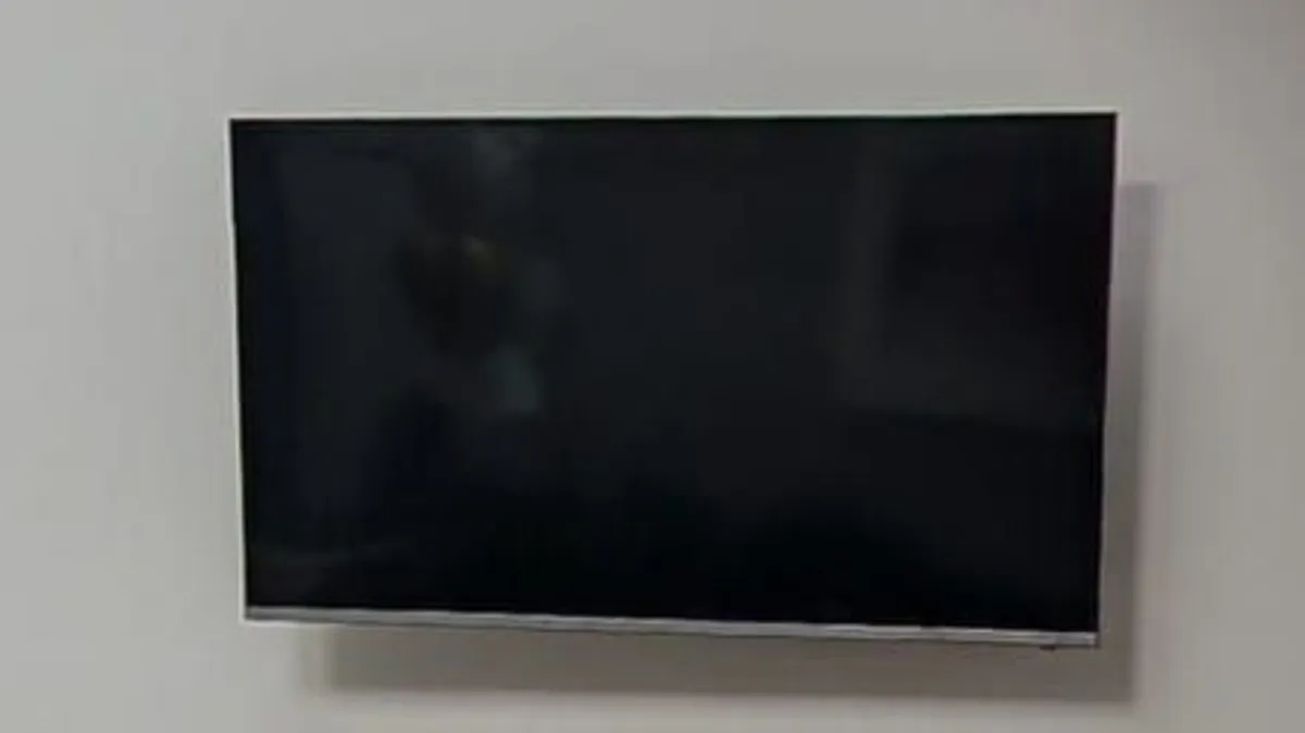 40inch Samsung Smart TV - Image 1