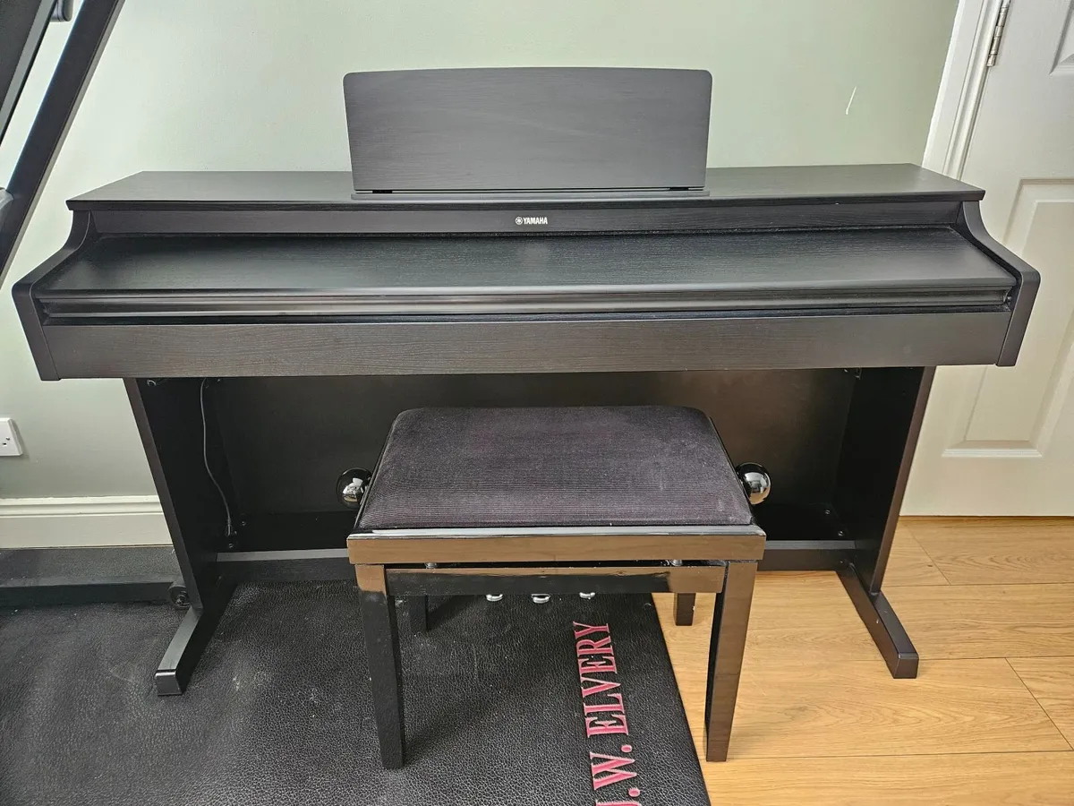 Digital piano - Image 2
